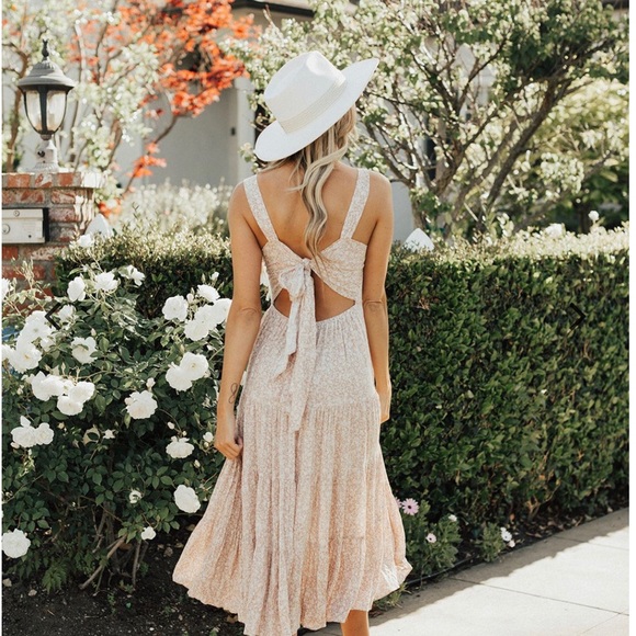 Beautiful open back dress - Picture 2 of 13